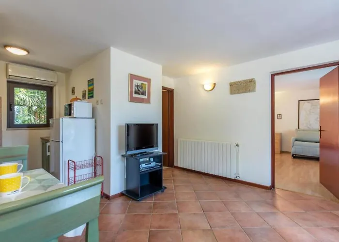 With Balcony And 1 Apartament Nijvice